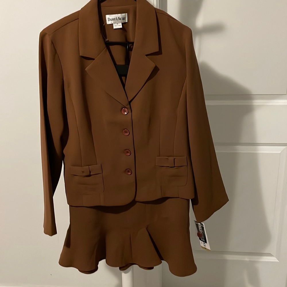 Brd:Danny&Nicole,S:14,Cl:brown, 2 pieces new with tags.